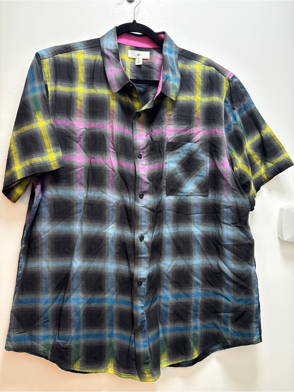 bp Black Short-Sleeve Button-Up Shirt with Blue, Yellow & Pink Plaid Street Wear